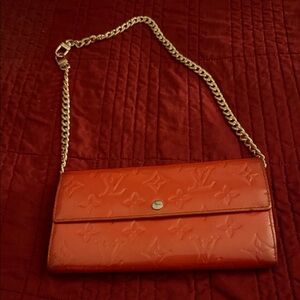 Authentic Louis Vuitton Vernis Sarah Long Wallet on Chain